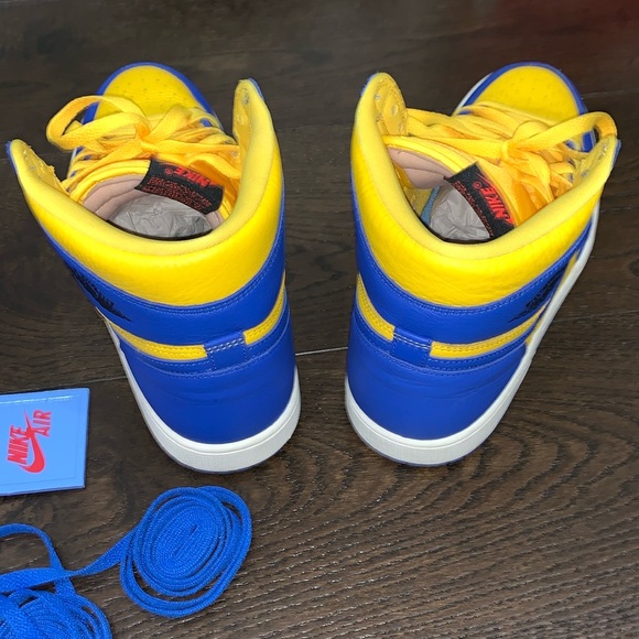 🔥Nike Jordan 1 Retro High OG Women’s 12.5 or 10 Men’s - Picture 2 of 10